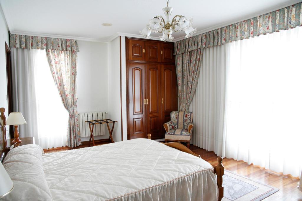 Hotel Pousada Vicente Risco Castro Caldelas Eksteriør bilde
